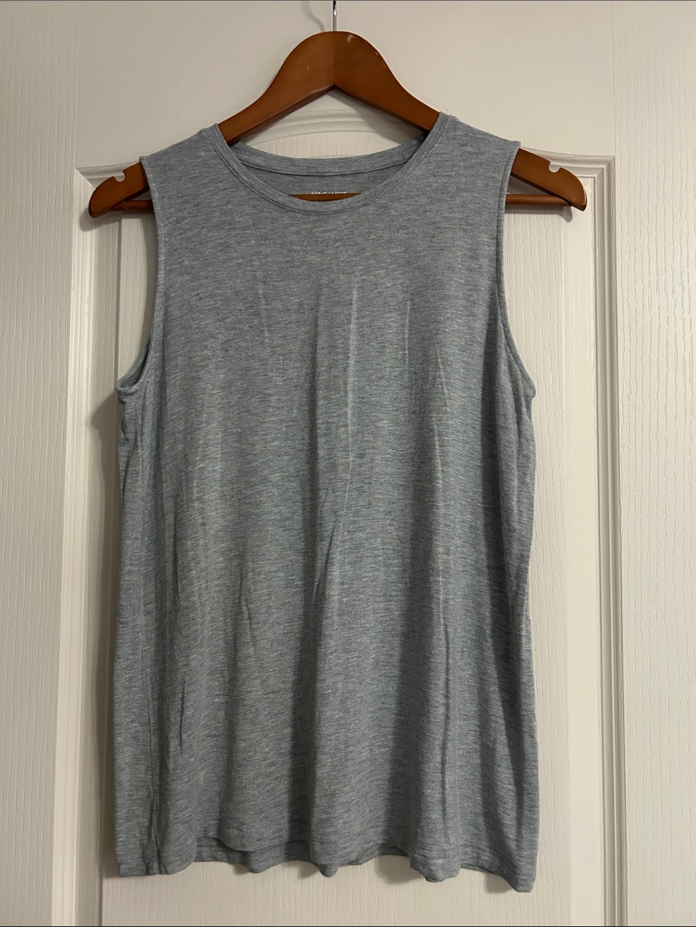 Nine West Light Gray Sleeveless Crewneck Tank